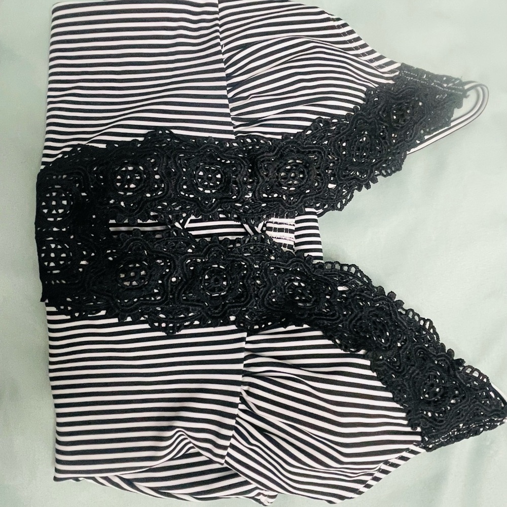 Cupshe Black and White Striped Swimsuit - Picture 4 of 8